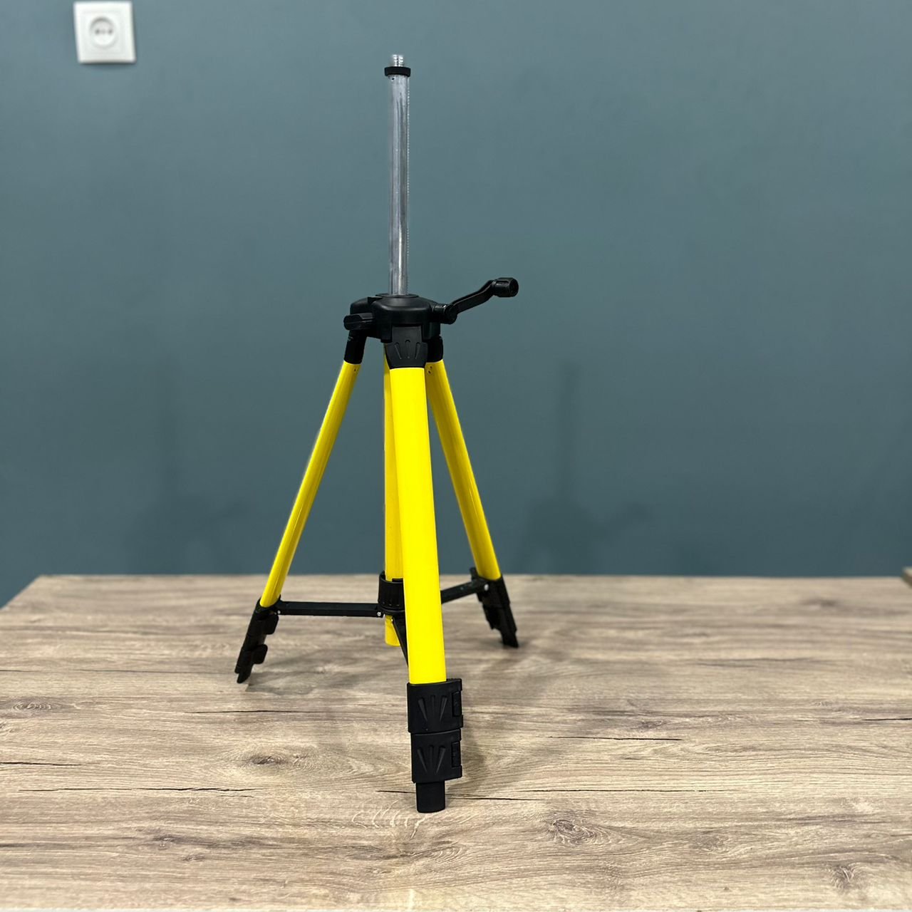 SUPPORT TREPIED UNIVERSEL 1.2M AJUSTABLE